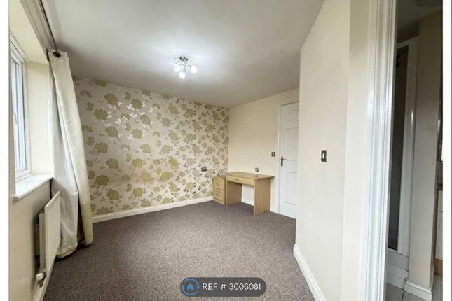 Leeds Close, Corby photo 5