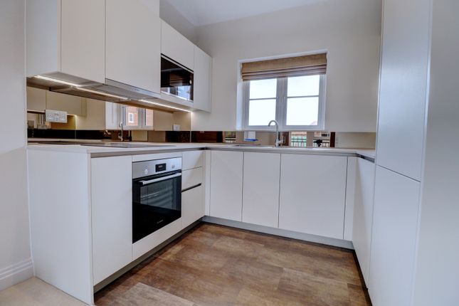 Flat to rent in Evergreen Way, High Wycombe, Buckinghamshire