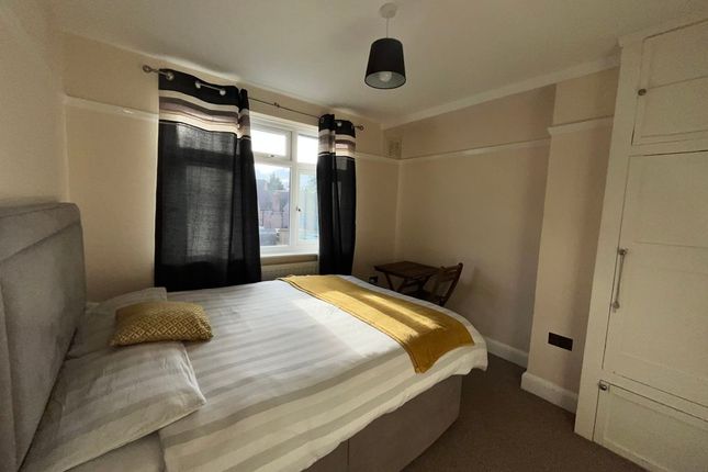 17a, London Road, Aston Clinton photo 4