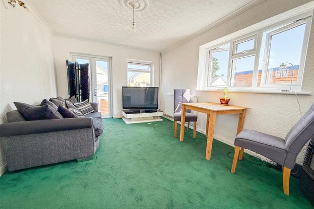 23, Standard Avenue, Jaywick photo 2
