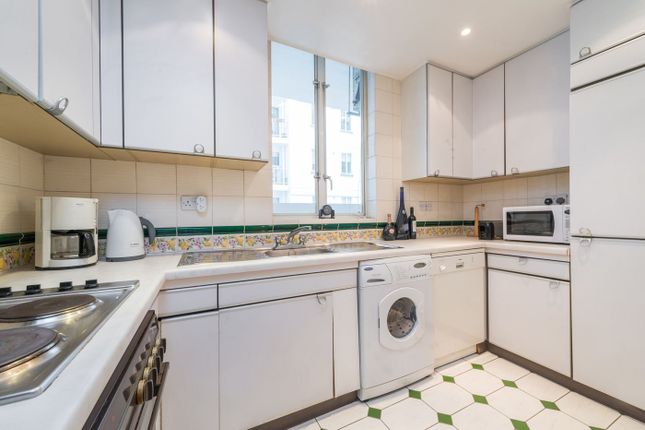 Flat to rent in Park Street, London