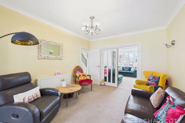 28 Timbercroft, Epsom photo 4