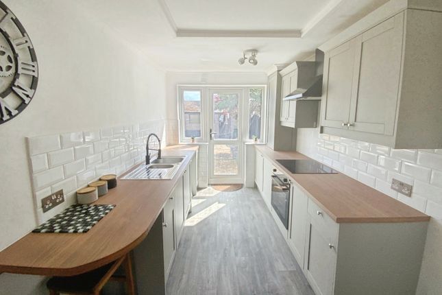 35, Mayland Avenue, Hull photo 3
