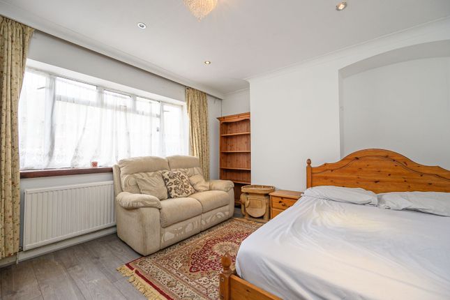 Westcroft Way, Cricklewood photo 4