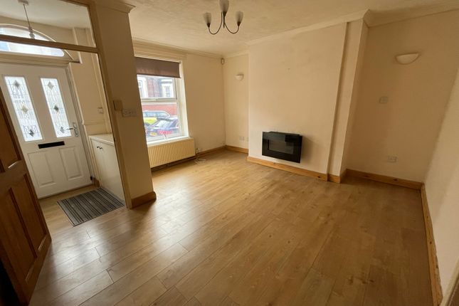 29, Stoneleigh Street, Oldham photo 2