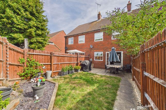 31 Arncott Way, Aylesbury photo 3