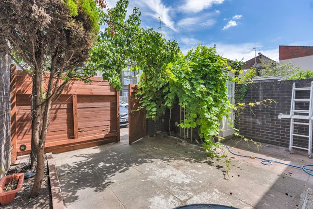 117, Damsonwood Road, Southall photo 4