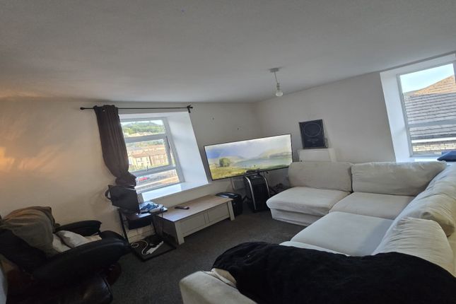 Flat 8, Washington Buildings, Station Street, Porth photo 4
