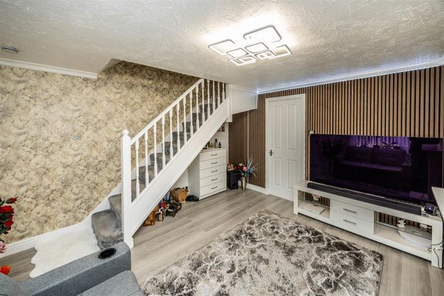 11, Alder Holt Drive, Bradford photo 4