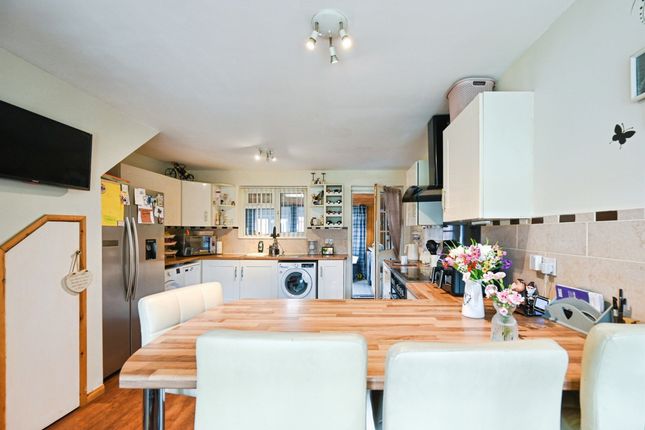 37, Totland Road, Gosport photo 4