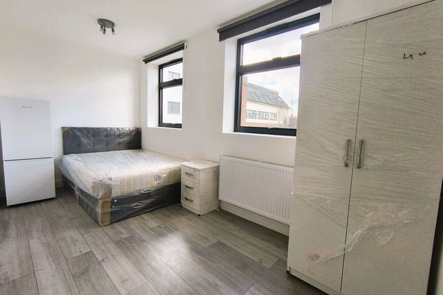 Thumbnail Shared accommodation to rent in Upper Tooting Road, London
