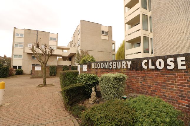 Flat to rent in Bloomsbury Close, London