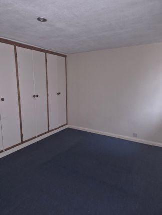 70, Marriott Close, Feltham photo 4
