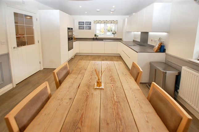10, Hawthornden Grove, Yalding photo 3