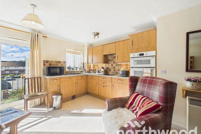 Windsor Court, Hoxton Close, Ashford photo 4