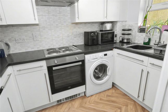 67, Whitehall Green, West Yorkshire photo 2
