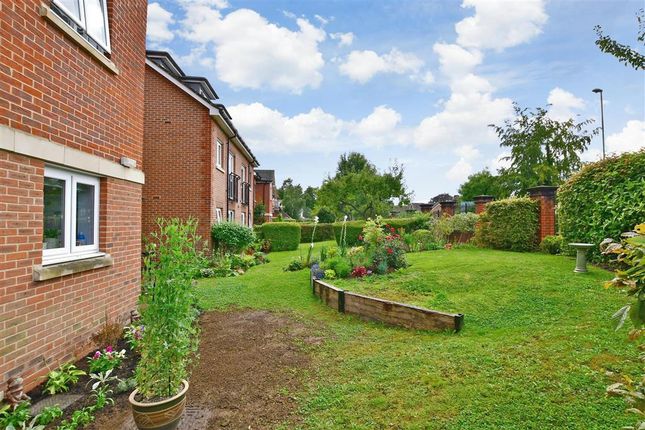 Flat for sale in Kings Road, Horsham, West Sussex