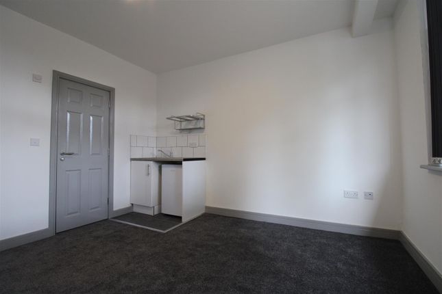 Thumbnail Property to rent in Hall Road, Isleworth