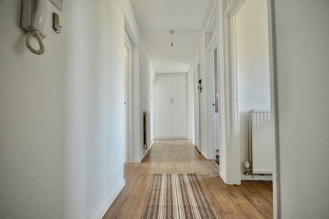 4, Percy Bryant Road, Sunbury-on-Thames photo 3