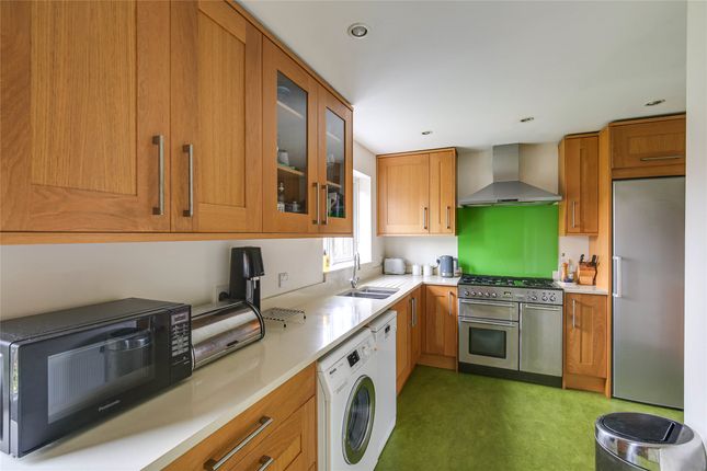18, Clayton Mead, Surrey photo 3