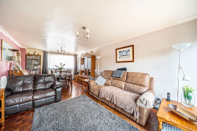 Nompere, 4 St Nicholas Close, Andover photo 3
