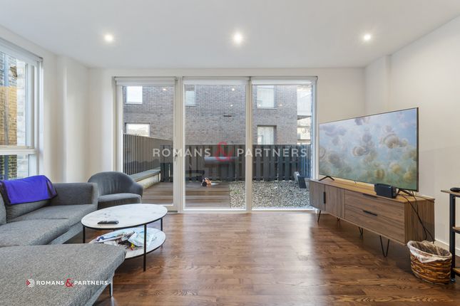 End terrace house to rent in Henry Street, Deptford