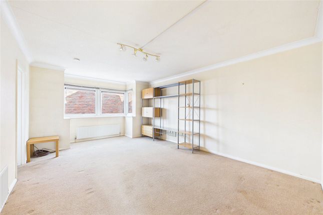 7, Denly Way, Surrey photo 2