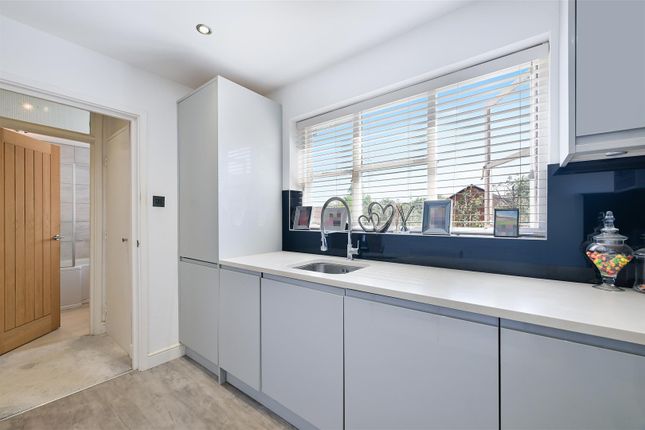 3 Kensington House, Upper Dunnymans, Banstead photo 3