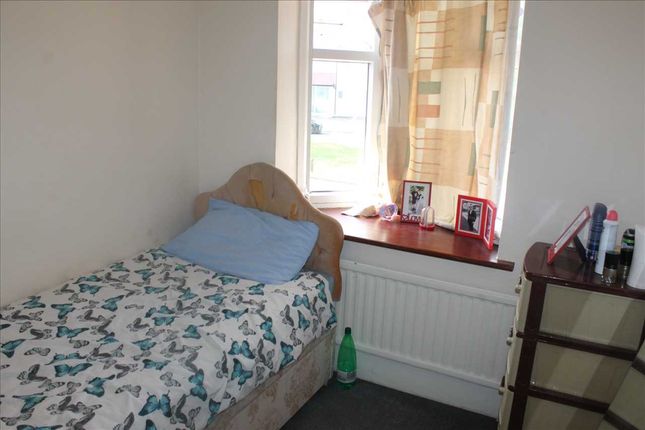 20, Holt Road, wembley photo 5