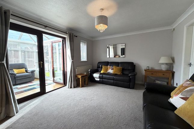 8, Montfort Close, Bolton photo 2