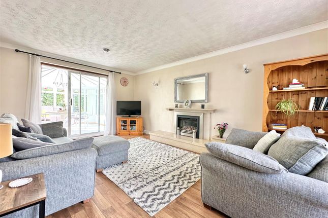 3, Mereside Gardens, High Peak photo 2