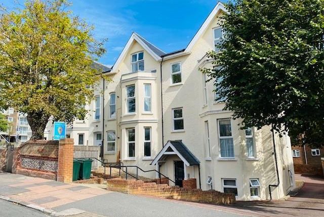 Flat to rent in 14 Moatcroft Road, Eastbourne