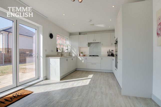 28 Clark Street, Basildon photo 4