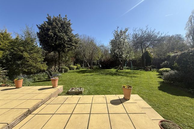 4, Roundwood Close, Ruislip photo 2