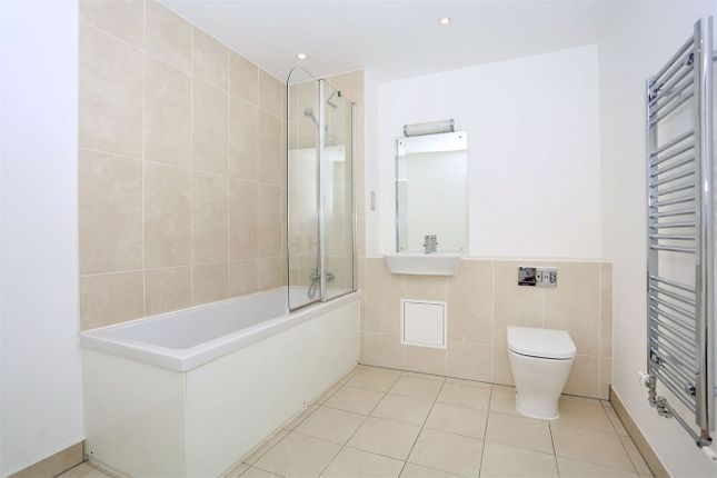 37, Cranston Court, Bloemfontein Road, London photo 4
