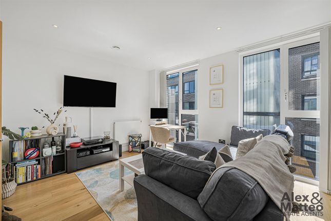 1-bed flat on 8, 1 Aurora Point, Gullivers Walk, London, £410,000