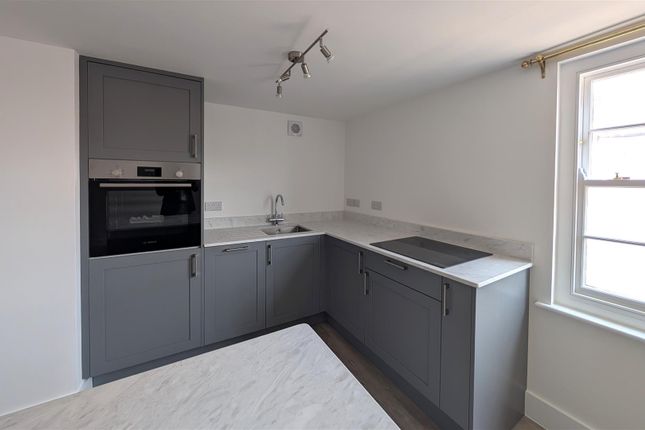 Flat 2, 10, Fairfax Place, Dartmouth photo 2