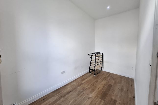 88, Flat 4, High Street, London photo 3