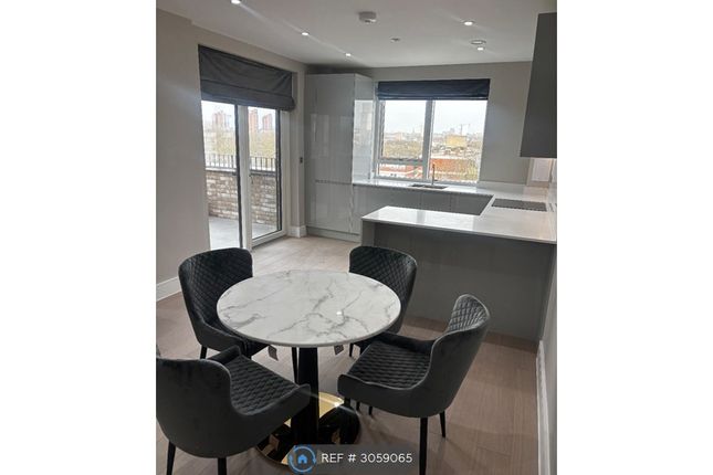 Flat, Hyde Apartments Hyde Lane, London photo 4