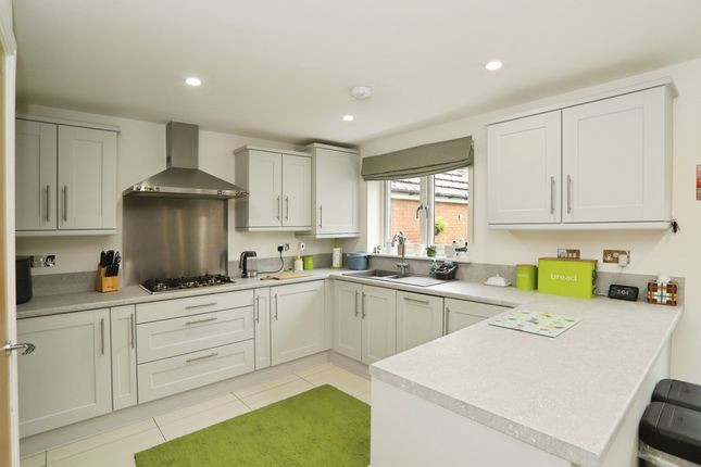 13, Brynteg Green, Pontypridd photo 2
