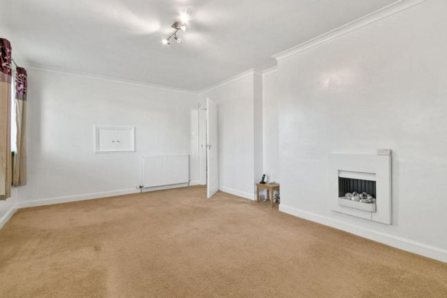 27b Alexander Avenue, Glasgow photo 4