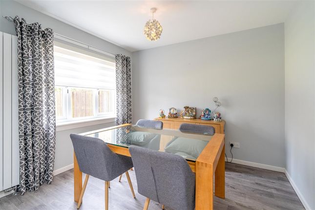 29, Crofters Way, East Whitburn photo 4