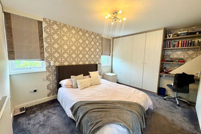 Brook Avenue, Edgware photo 2