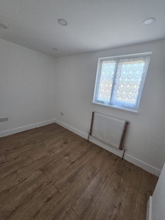 45, Grosvenor Road, London photo 2