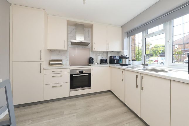 41, Thrush Green, Harrow photo 4