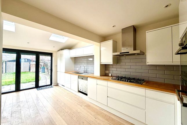 Hemsby Road, Chessington photo 3