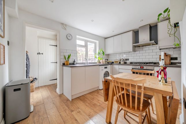 12, Summers Road, Godalming photo 3