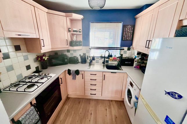 14 Clapham Place, Bradwell Common photo 2