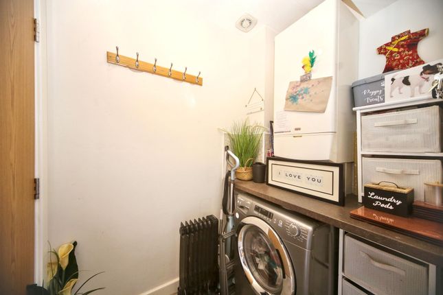 18 Fielders Close, Wigan photo 4