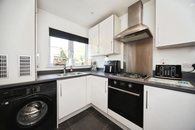 6., Landau Close, Luton photo 4